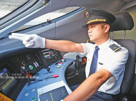 男生想要報(bào)考鐵路學(xué)校選什么專業(yè)好？