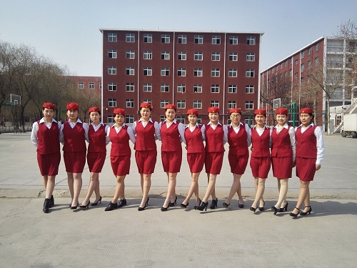 學(xué)高鐵乘務(wù)員石家莊哪個(gè)鐵路學(xué)校好就業(yè)？