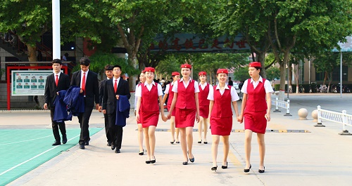 不滿15周歲能報(bào)名石家莊東華鐵路學(xué)校嗎？