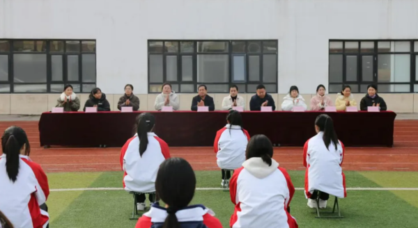 石家莊東華鐵路學(xué)?？瓦\(yùn)服務(wù)禮儀技能大賽