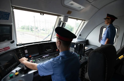 非鐵路專業(yè)能參加火車司機短期培訓嗎？火車司機招聘要求