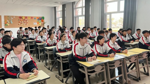 沒有報名中考能上石家莊東華鐵路學(xué)校嗎？